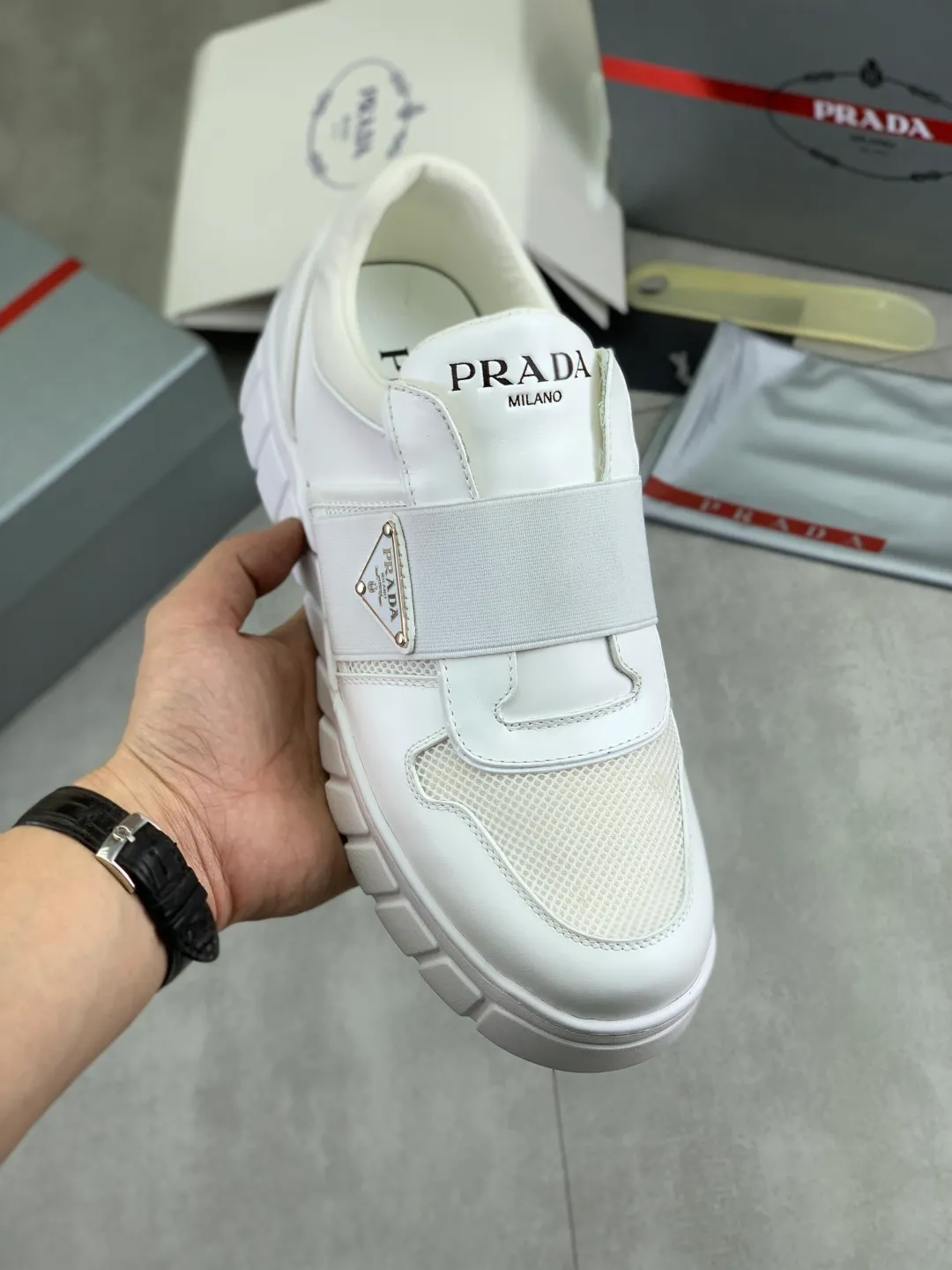 Men's men's shoes P560💰 [Real Price] Popular models are on the official website, 🆘 Trendy brand (Prada) mainly promotes popular models, avant-garde and versatile fashionable men's shoes private version mold opening, cowhide surface splicing 1:1.. Stylish and simple, original imported cowhide lining cowhide feet; the atmosphere and personality are more fashionable, eye-catching and pursuing class. It will subvert the old ideas and be a must-have for fashionistas who want to spend time with you! Must keep it! Tall and comfortable, large and low, high-end quality workmanship. Code number: 38-45 2️⃣optional.